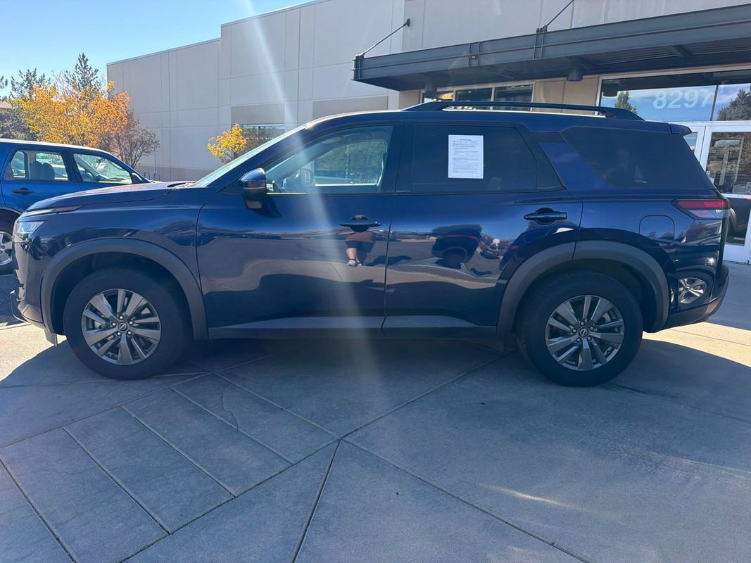 Used 2022 Nissan Pathfinder SV AWD/4WD image 9