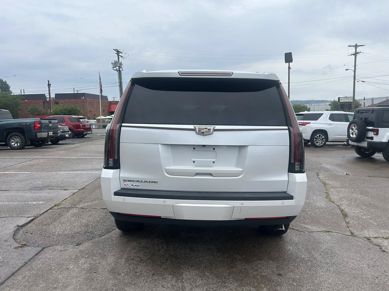 Used 2016 Cadillac Escalade Luxury AWD/4WD image 6
