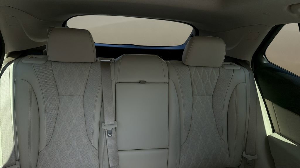 Used 2023 Buick Envision Avenir image 16