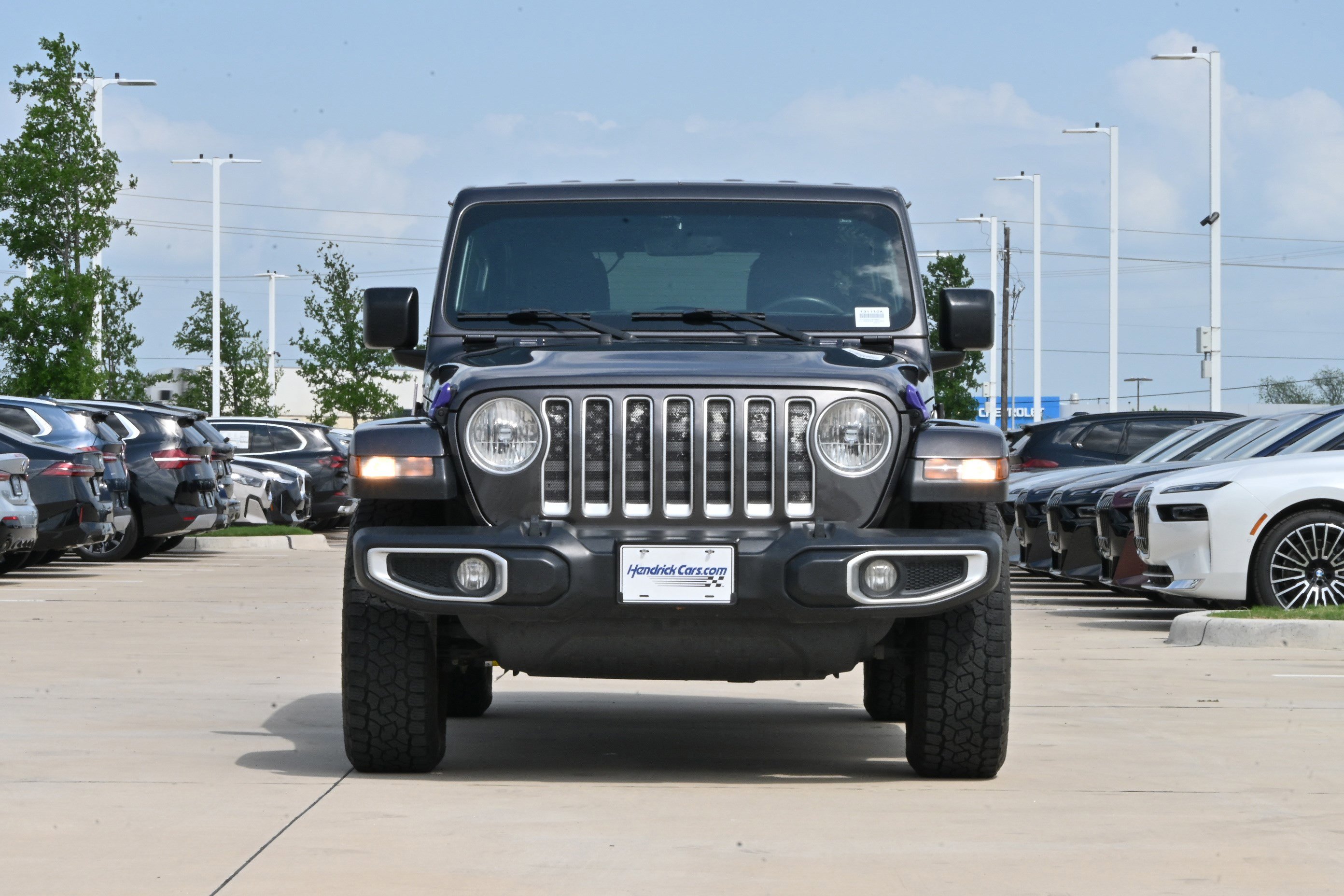Used 2018 Jeep Wrangler Unlimited Sahara AWD/4WD image 3