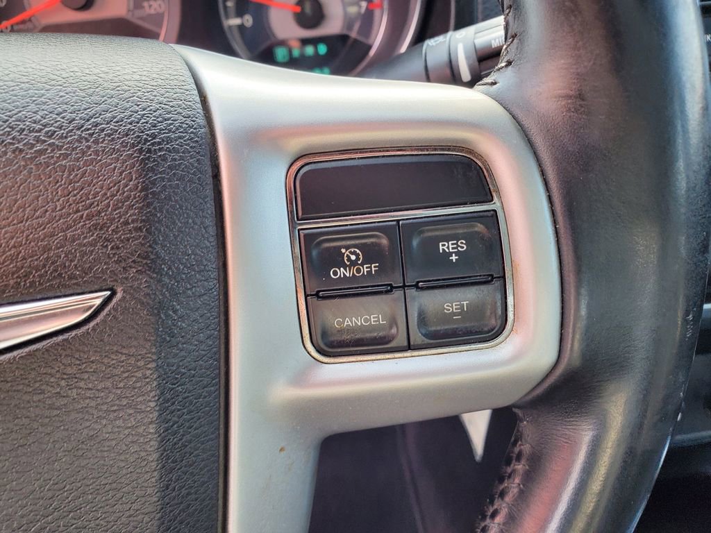 Used 2013 Chrysler 200 Limited image 12