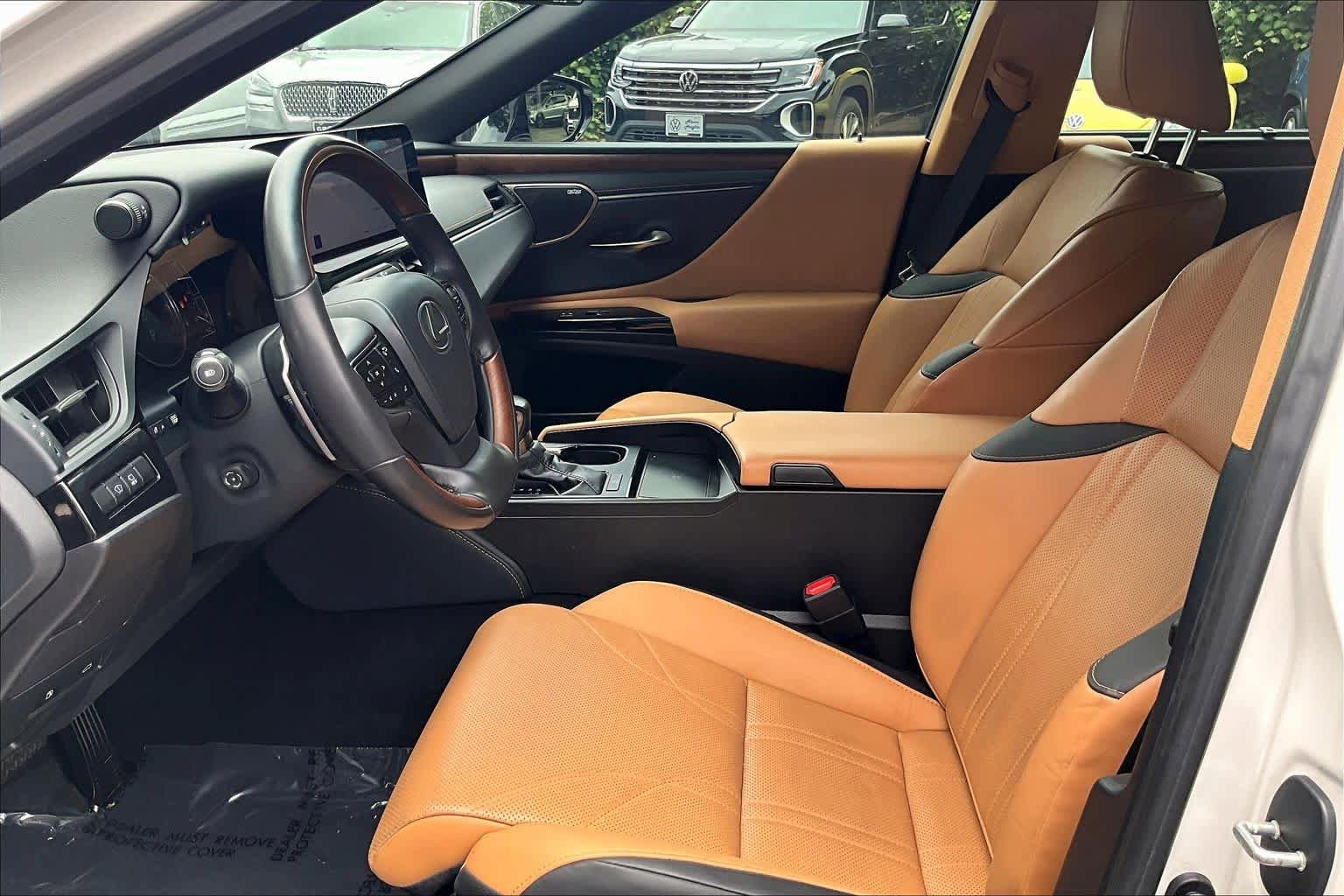 Used 2024 Lexus ES 350 Ultra Luxury w/ Accessory Package (Z2) FWD image 9