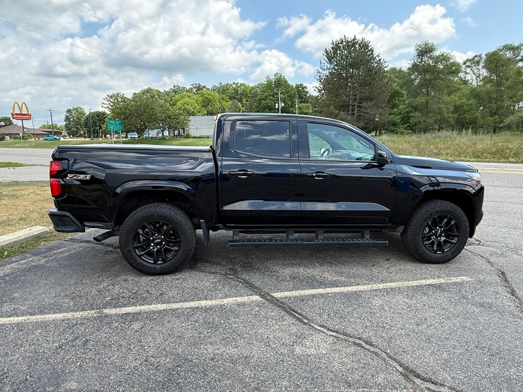 Certified 2025 Chevrolet Colorado Z71 w/ Midnight Edition AWD/4WD image 9