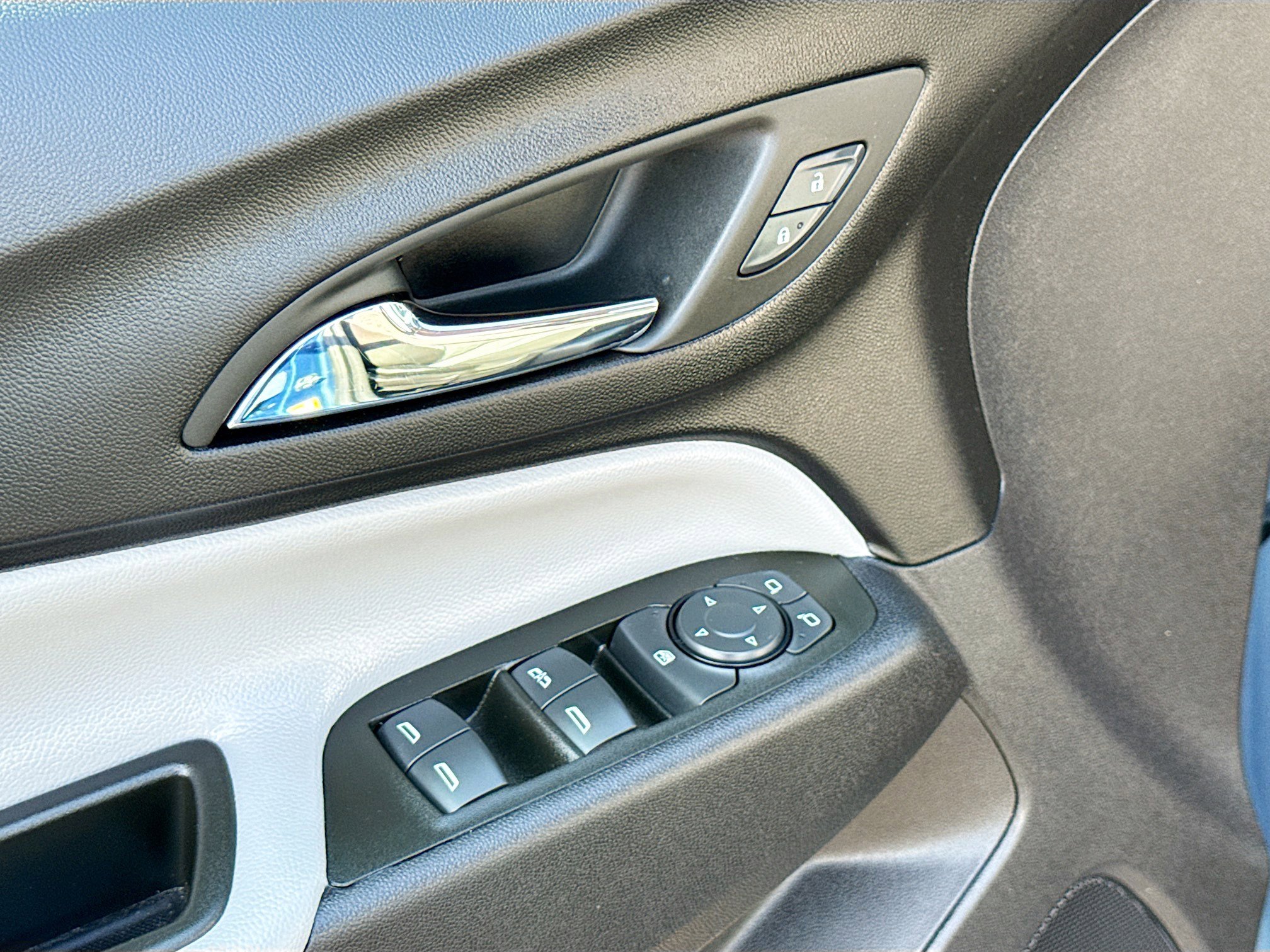 Used 2024 Chevrolet Equinox LS image 8