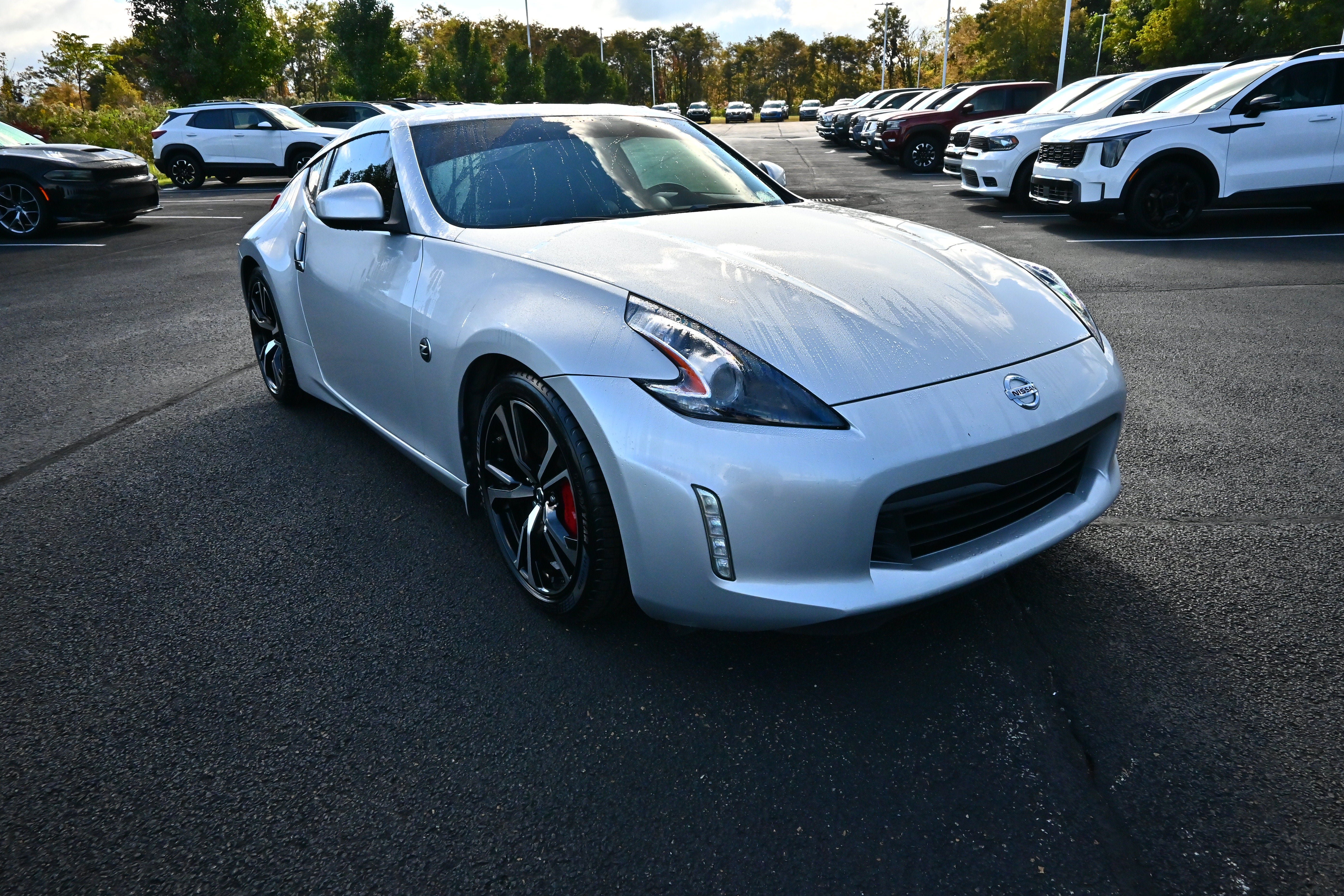Used 2019 Nissan 370Z Coupe RWD image 2