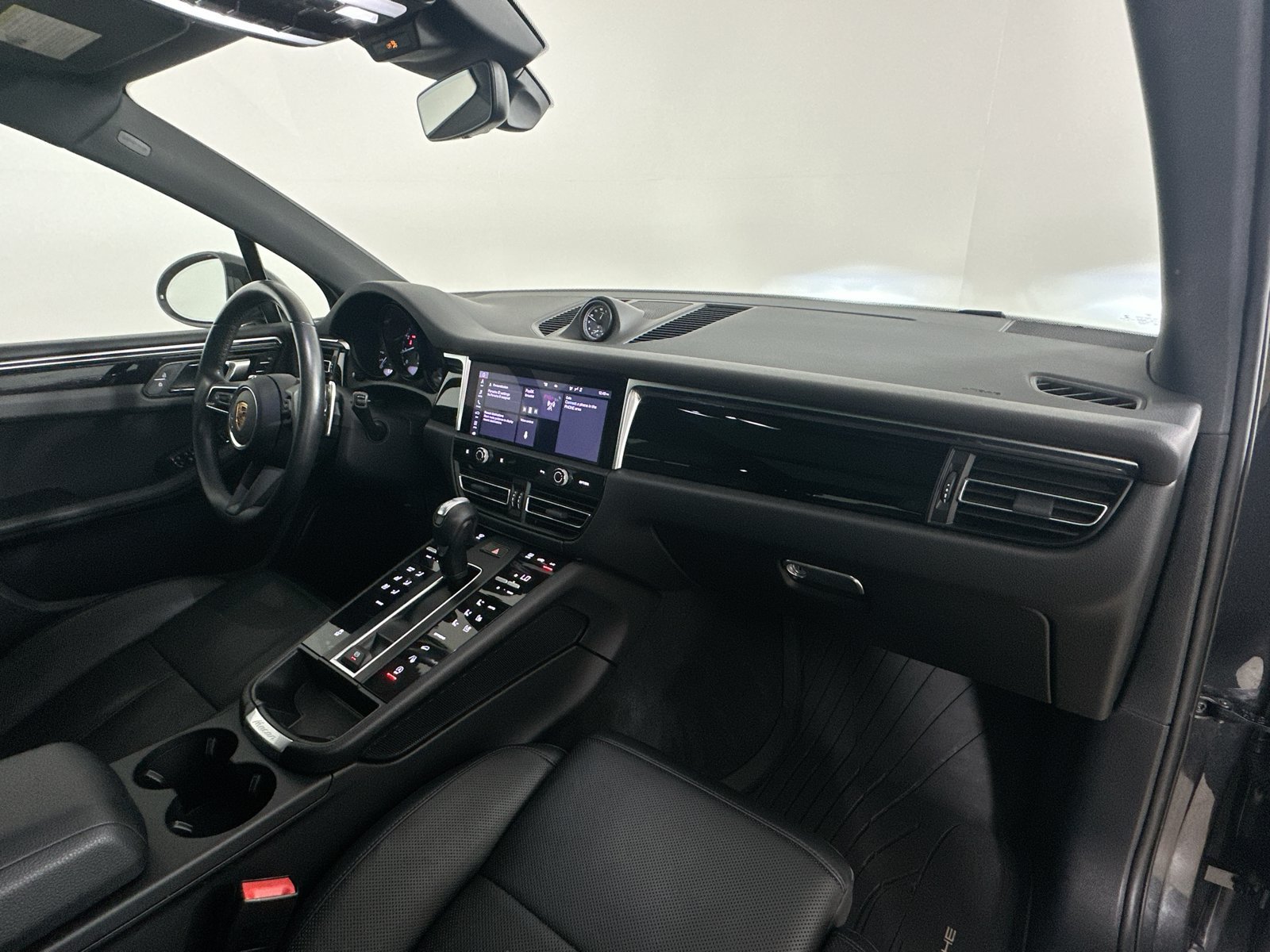 Certified 2022 Porsche Macan AWD/4WD image 48