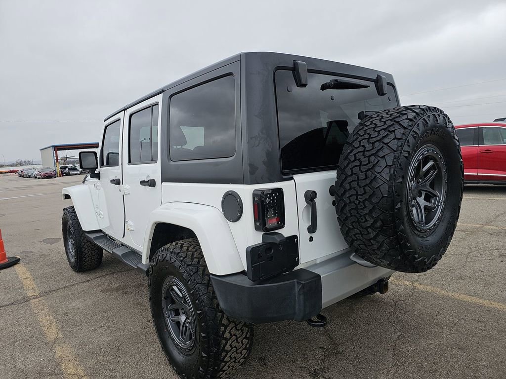 Used 2015 Jeep Wrangler Unlimited Sahara w/ Connectivity Group image 4