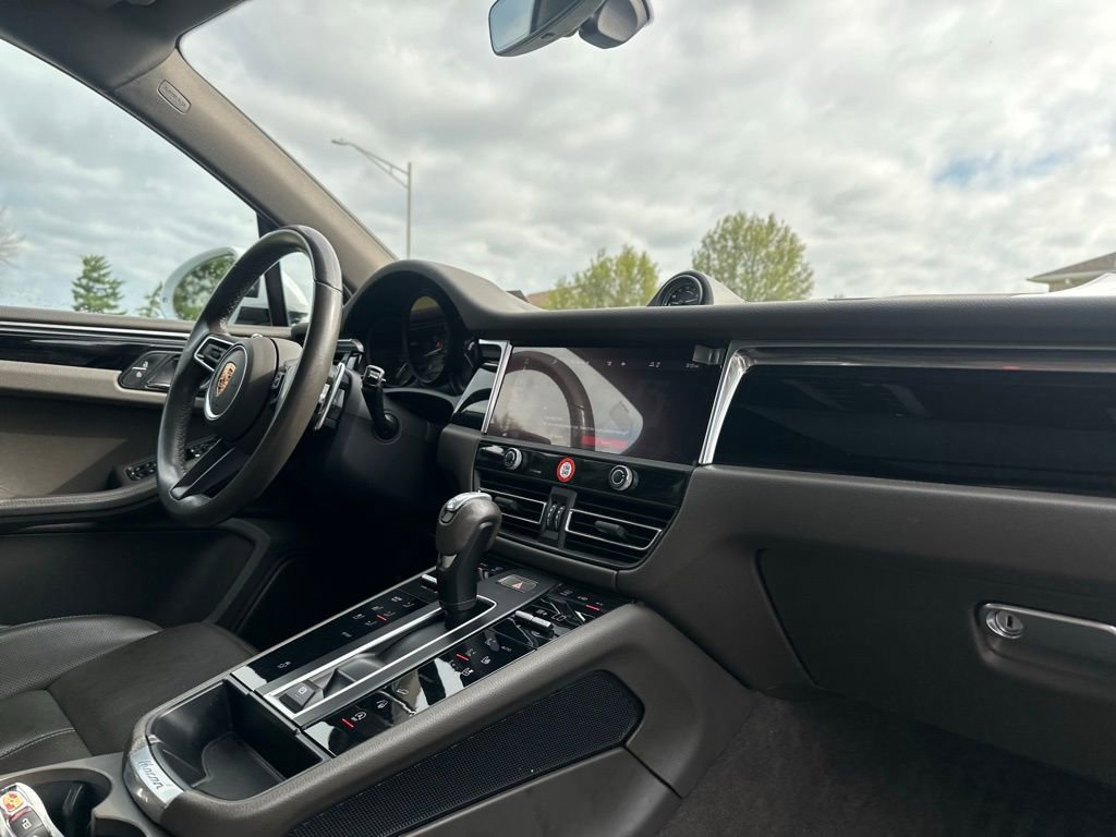 Used 2023 Porsche Macan AWD/4WD image 24