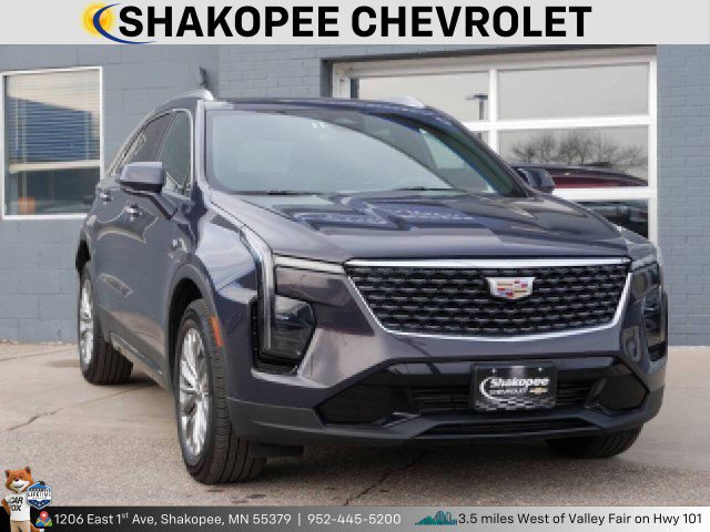 Used 2024 Cadillac XT4 Premium Luxury image 2