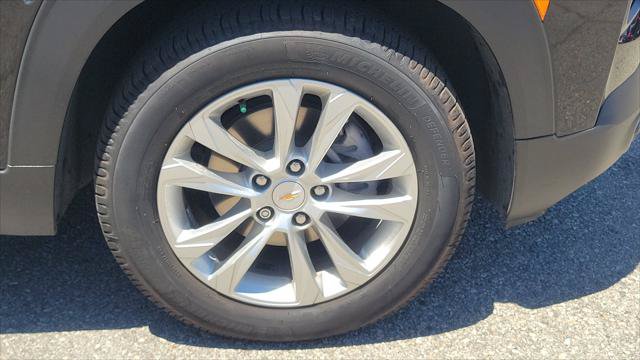 Used 2021 Chevrolet TrailBlazer LS w/ LPO, Blackout Package FWD image 5