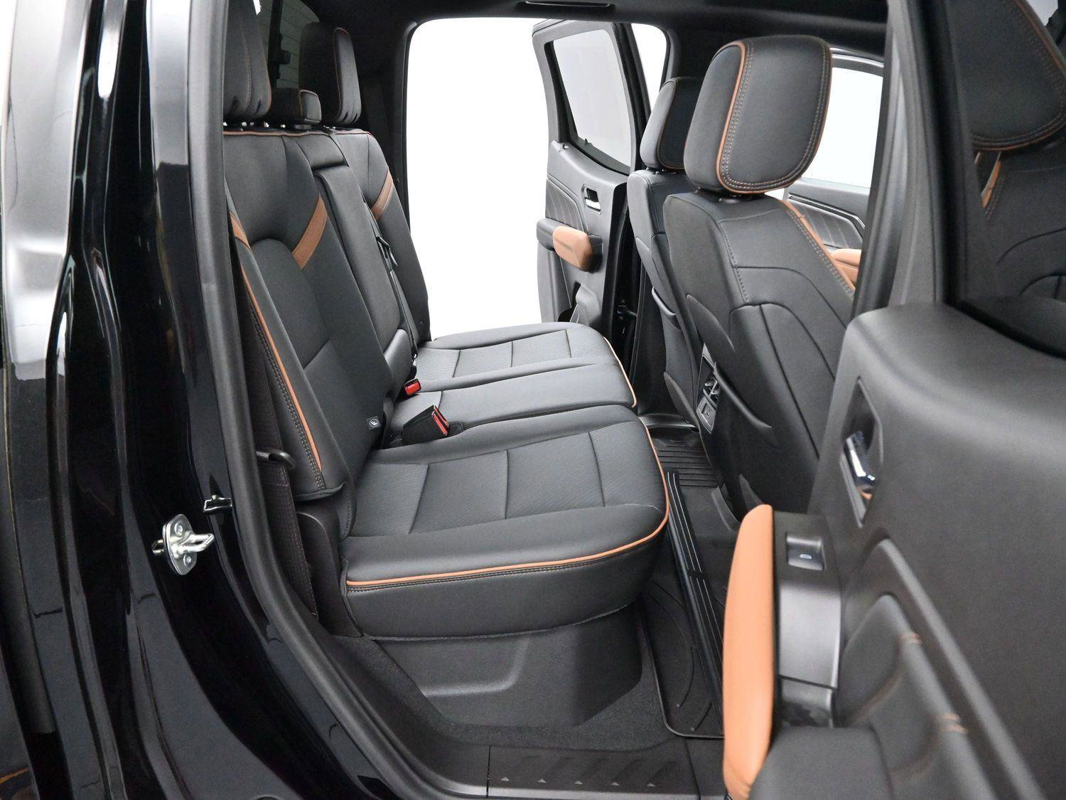 Used 2025 GMC Canyon AT4 w/ Technology Plus Package AWD/4WD image 35