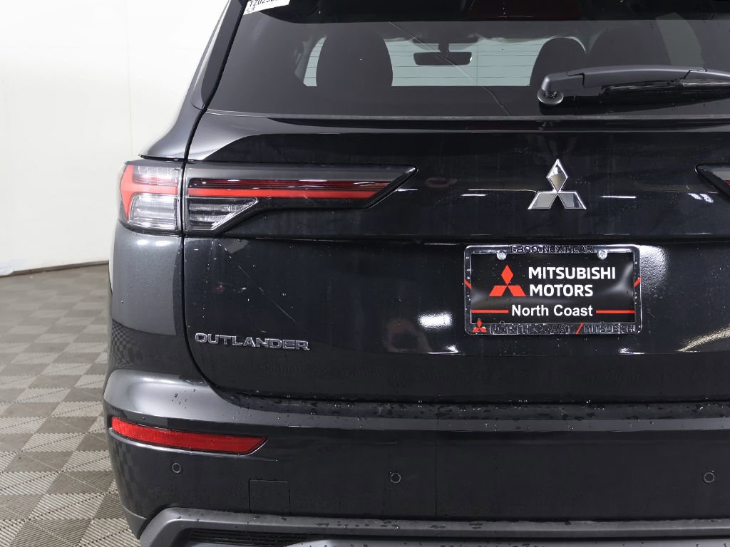 New 2026 Mitsubishi Outlander ES FWD image 14