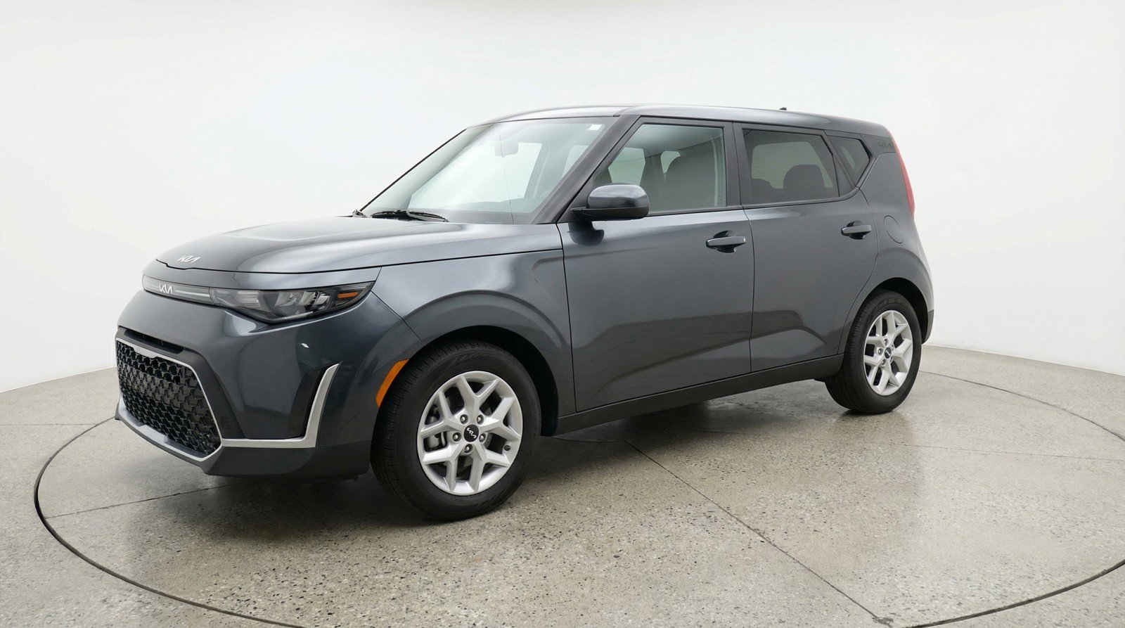 Used 2025 Kia Soul LX w/ LX Technology Package FWD image 3