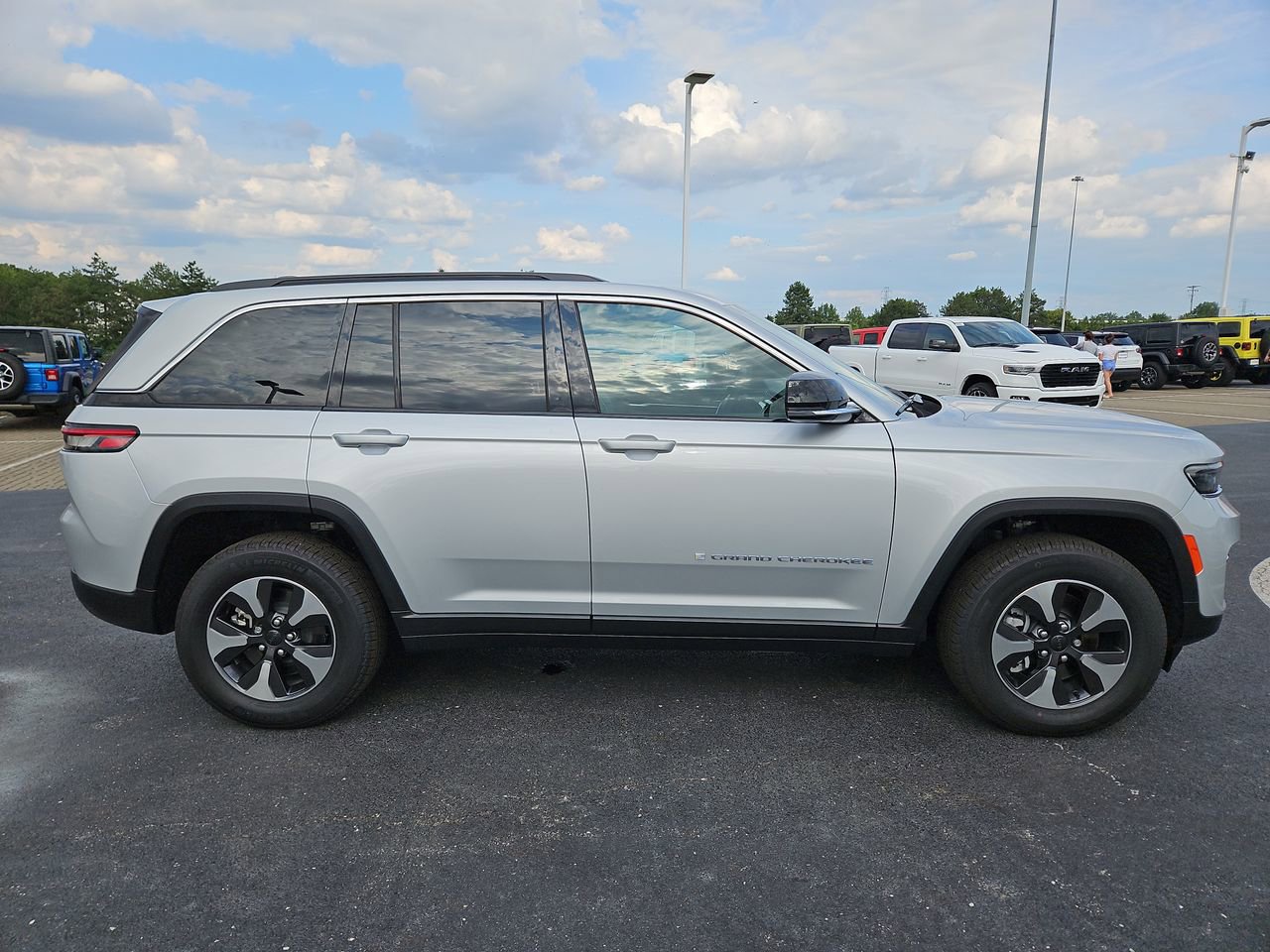 New 2024 Jeep Grand Cherokee Limited 4xe image 8