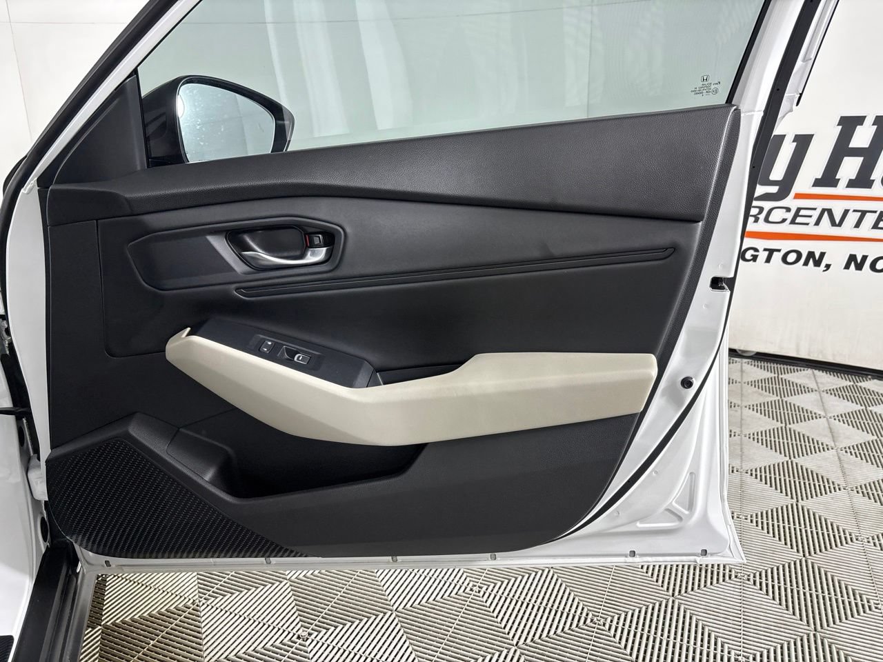 Used 2025 Honda Accord SE image 30
