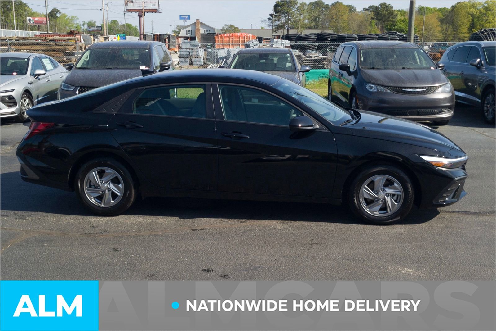 Used 2025 Hyundai Elantra SE image 5