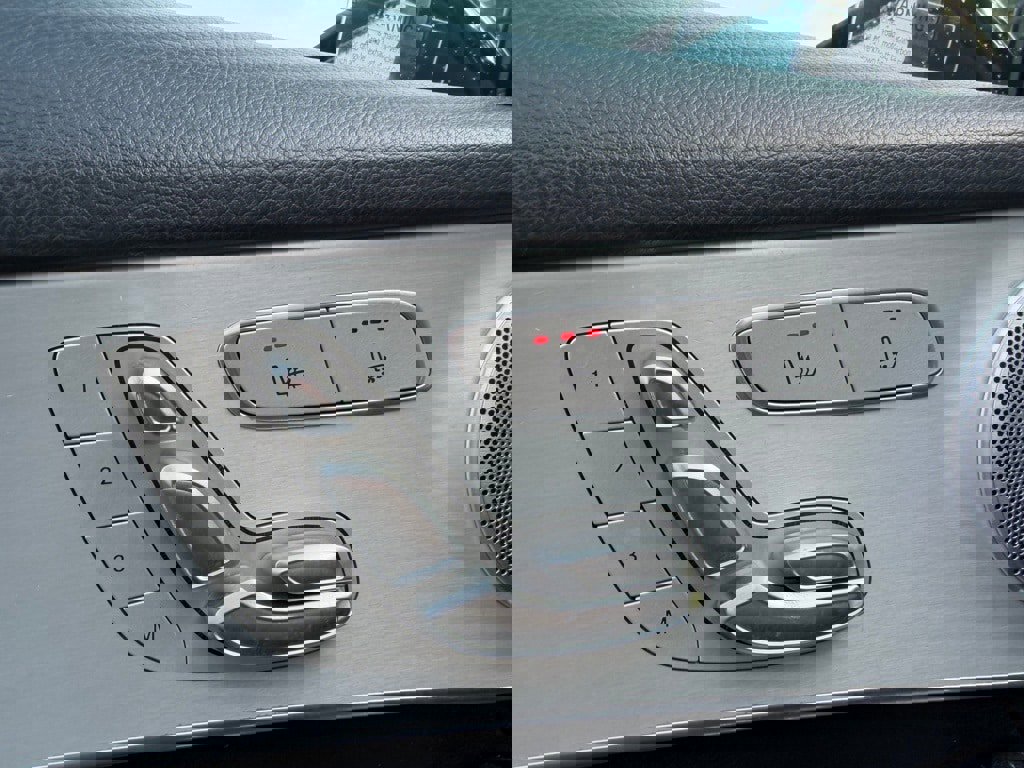 Used 2020 Mercedes-Benz GLC 300 4MATIC image 11