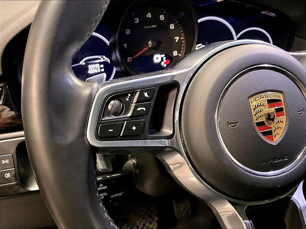 Certified 2023 Porsche Cayenne Platinum Edition image 23
