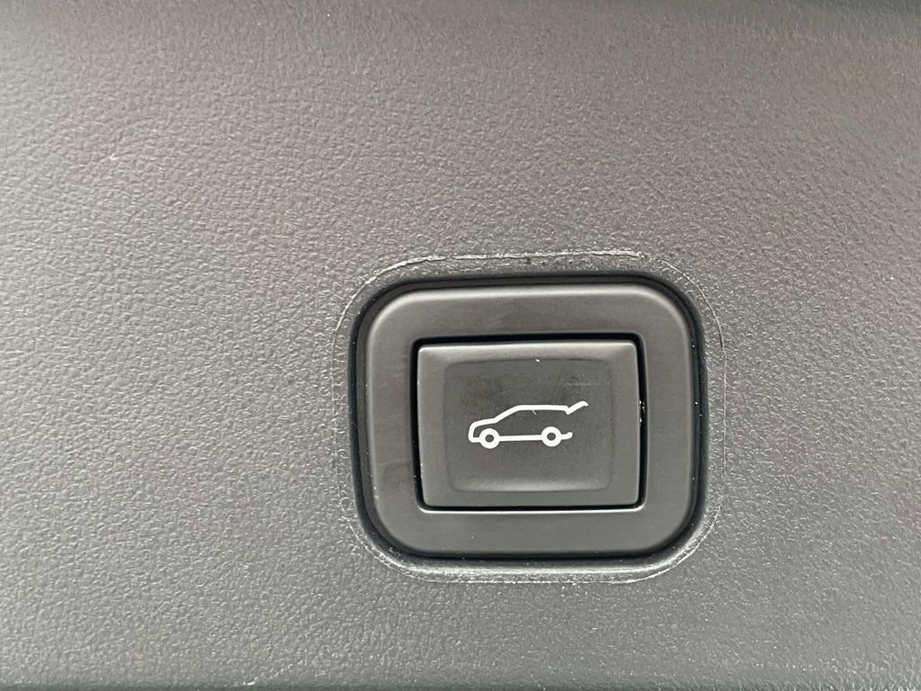 Certified 2023 Cadillac Lyriq Luxury image 11