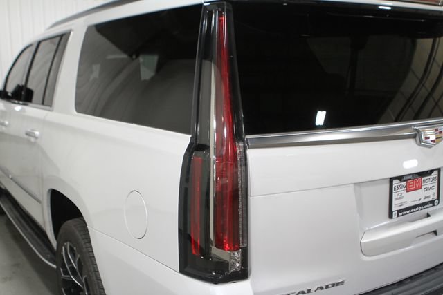 Used 2018 Cadillac Escalade ESV Luxury AWD/4WD image 34