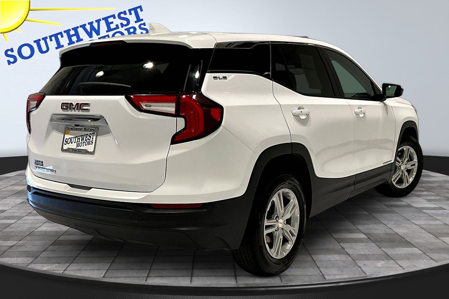 Used 2024 GMC Terrain SLE FWD image 7