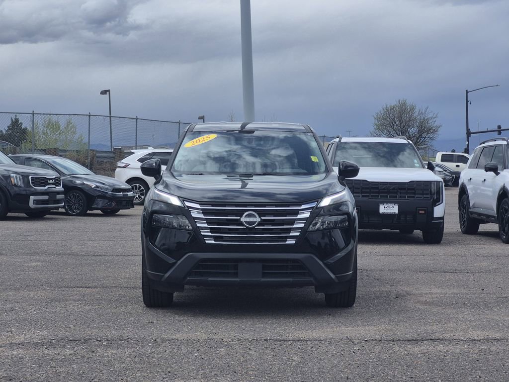 Used 2025 Nissan Rogue SV AWD/4WD image 3