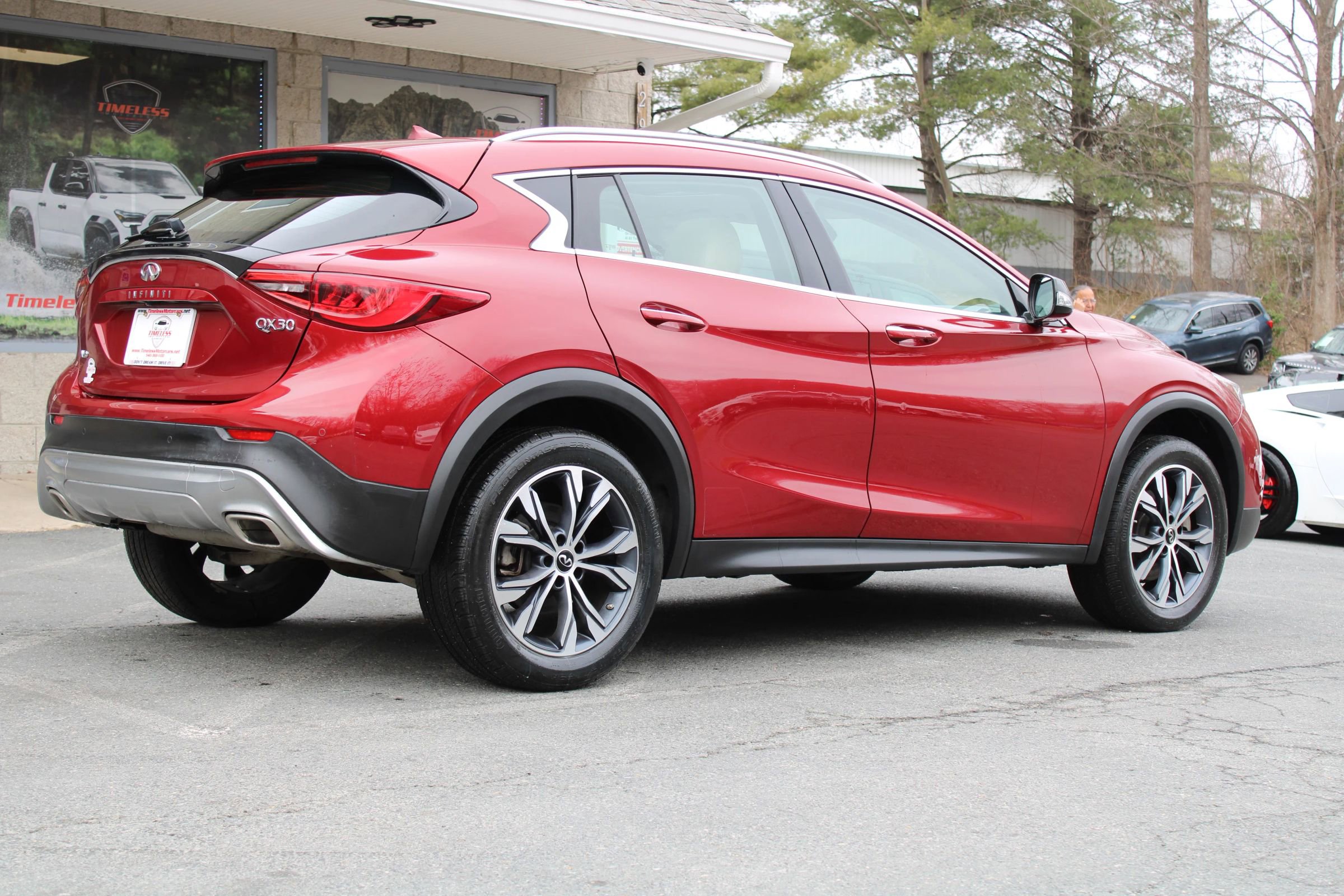 Used 2017 INFINITI QX30 Premium w/ Navigation Package image 6