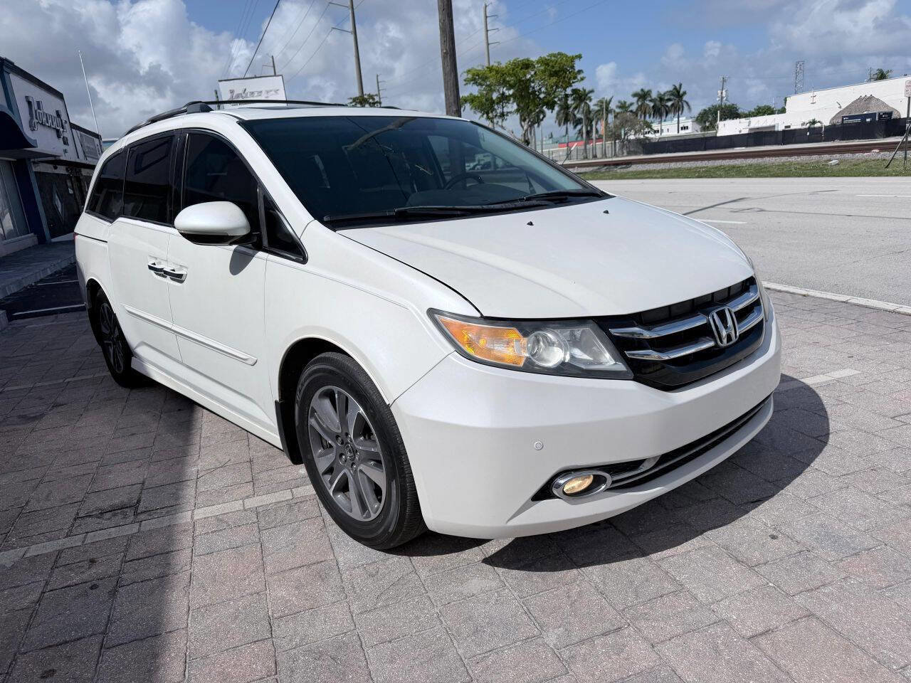 Used 2014 Honda Odyssey Touring Elite image 3
