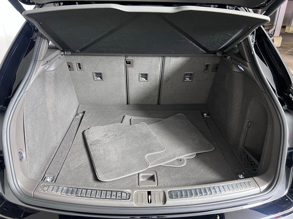 Certified 2025 Porsche Macan image 17
