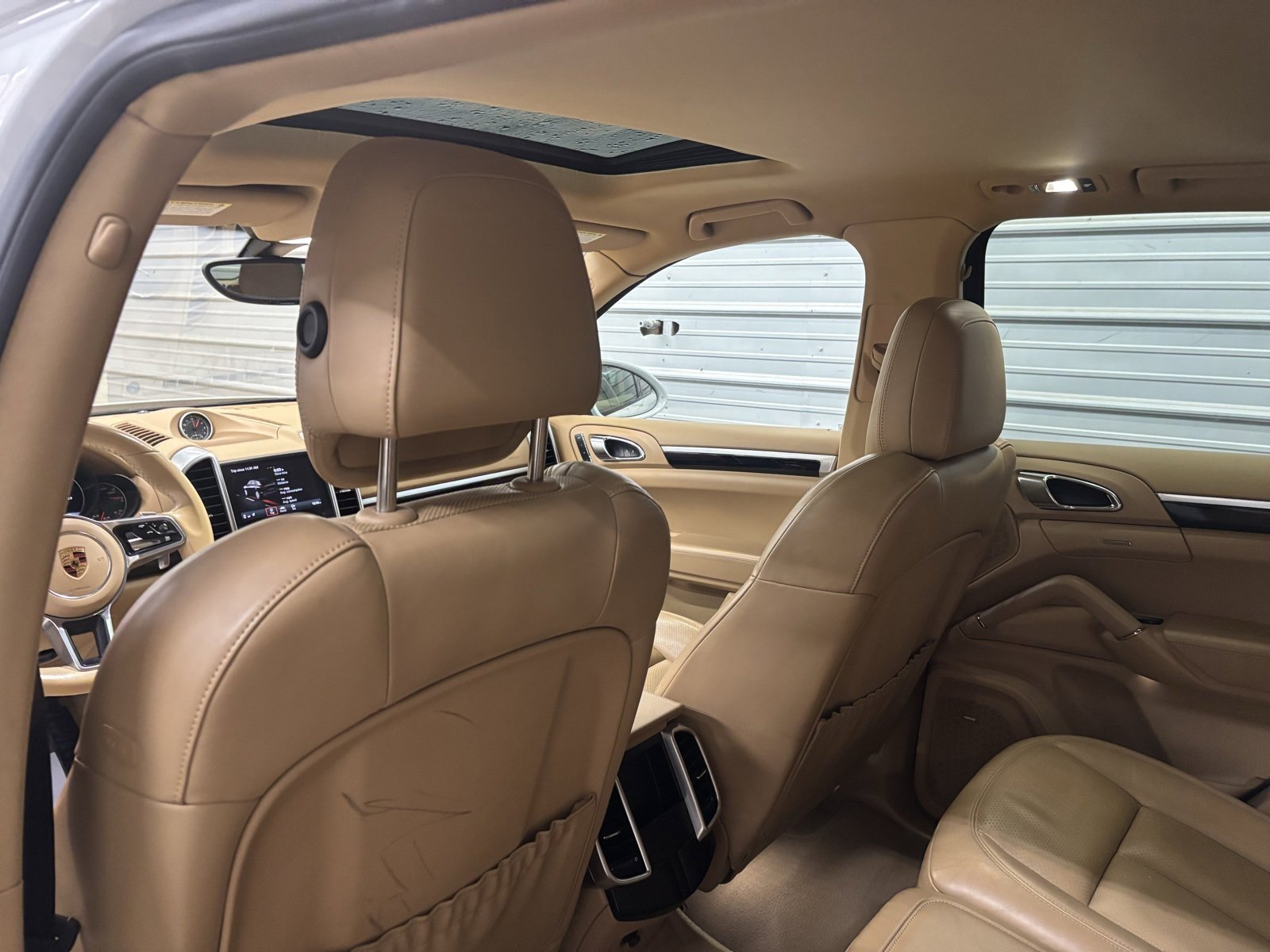 Used 2017 Porsche Cayenne Platinum Edition image 27