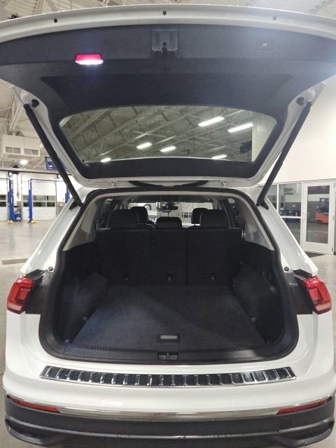Used 2024 Volkswagen Tiguan Wolfsburg Edition image 36