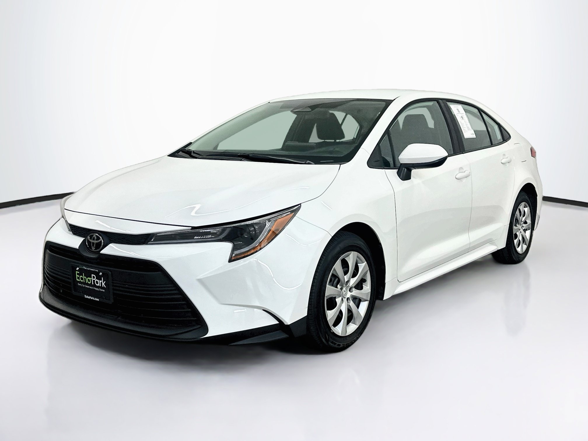 Used 2026 Toyota Corolla LE FWD image 3