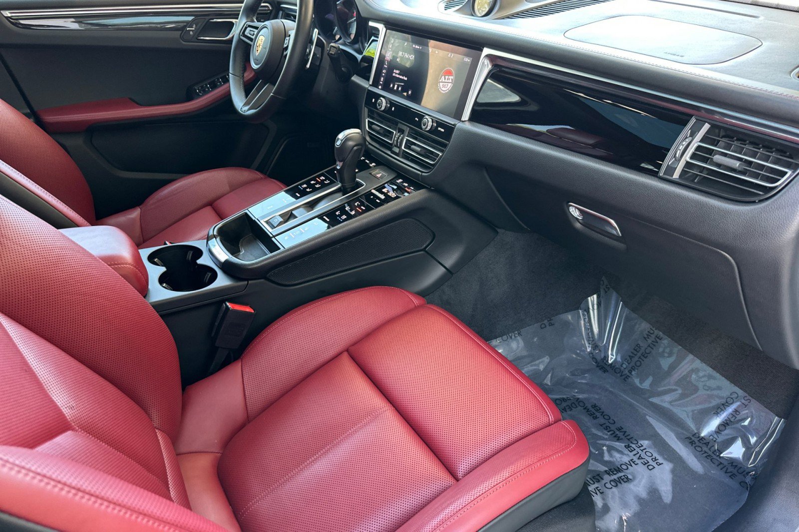 Certified 2023 Porsche Macan S AWD/4WD image 16