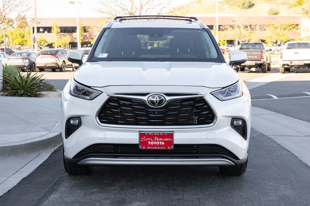 Used 2023 Toyota Highlander Platinum image 2