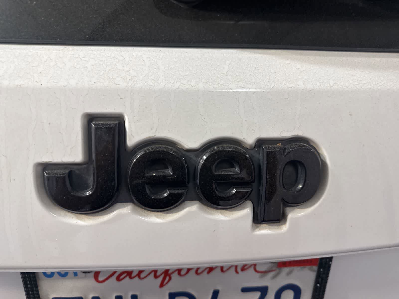 Used 2015 Jeep Grand Cherokee Altitude RWD image 14