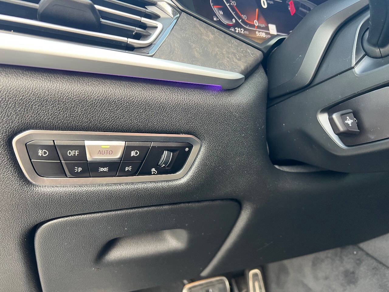 Used 2022 BMW X7 xDrive40i w/ M Sport Package image 9