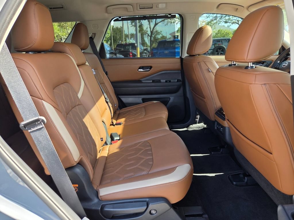 Used 2026 Nissan Pathfinder Platinum w/ Cargo Package AWD/4WD image 19