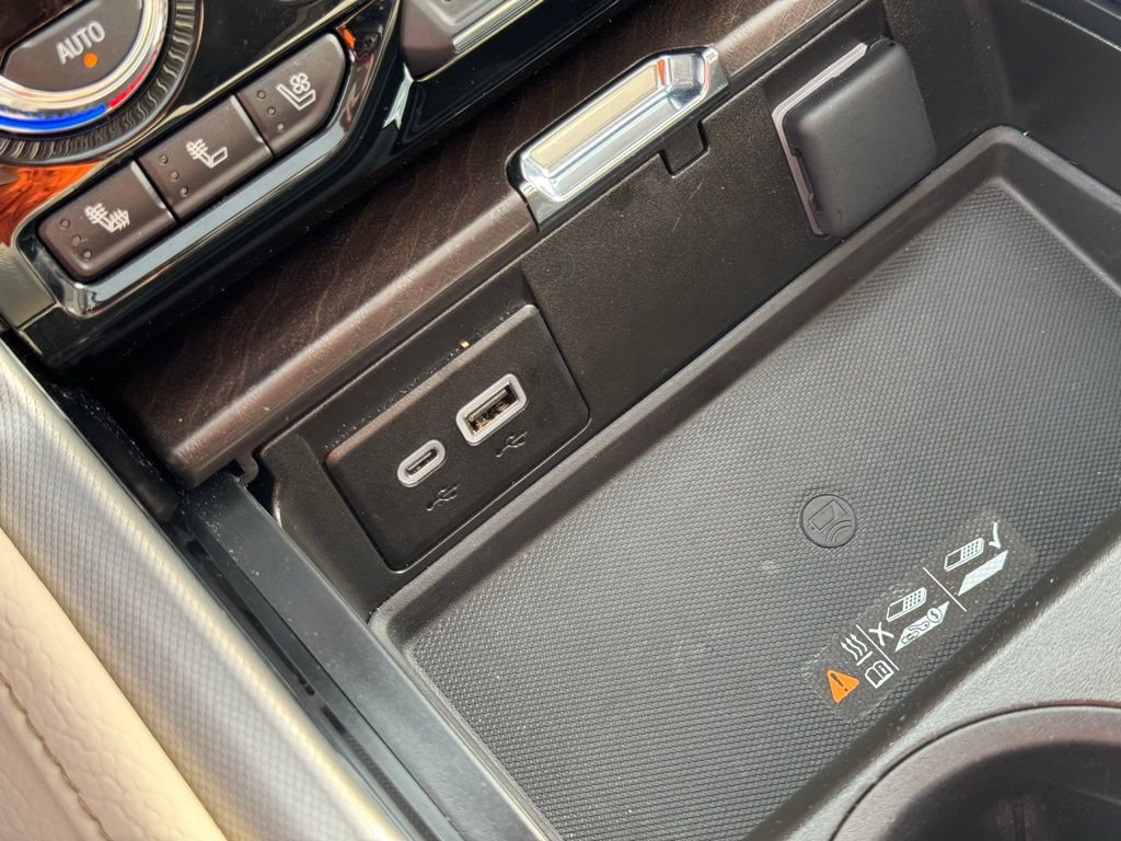 Used 2024 GMC Yukon Denali w/ Advanced Technology Package image 37