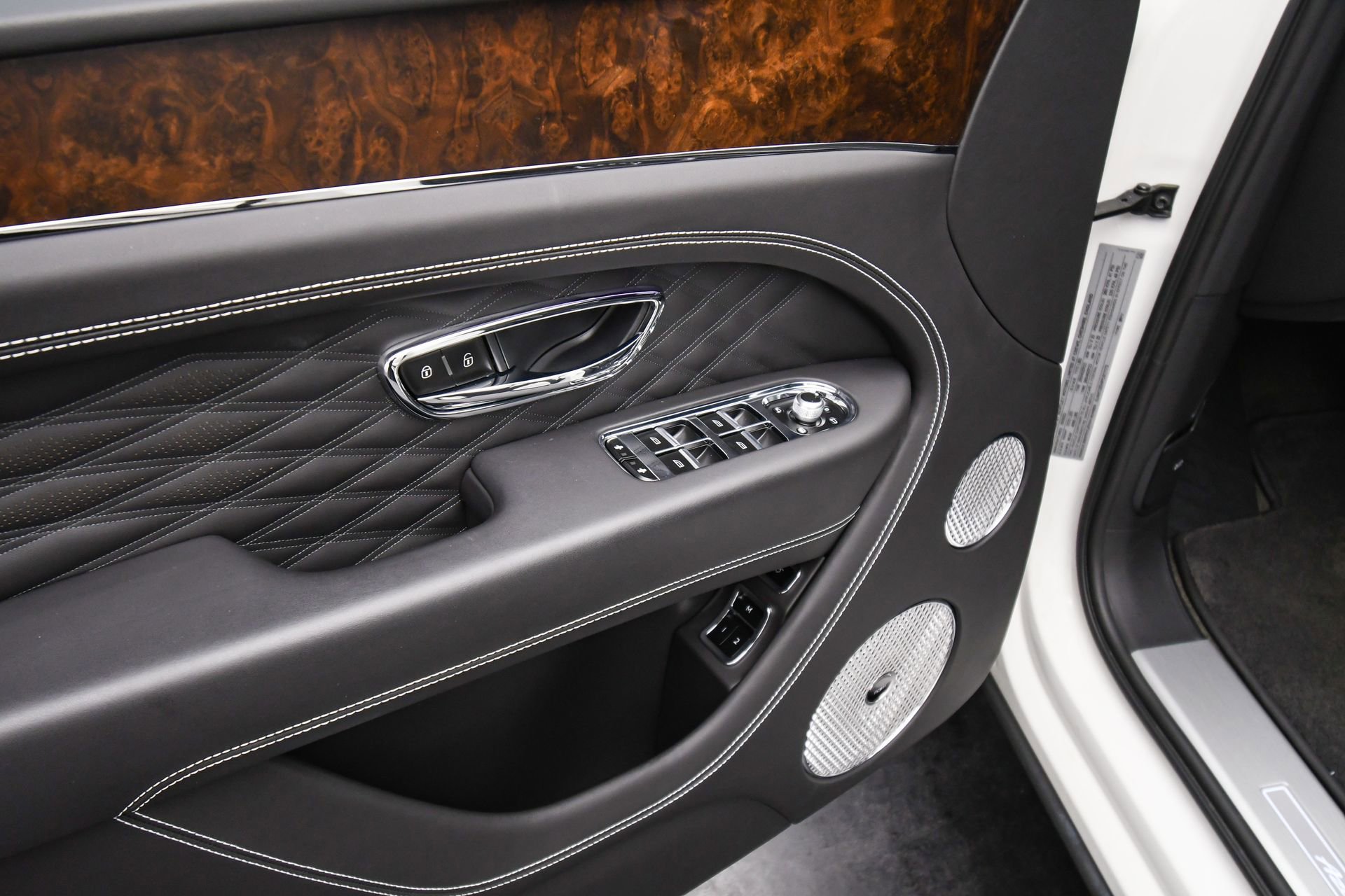 Used 2023 Bentley Bentayga Extended Wheelbase image 45