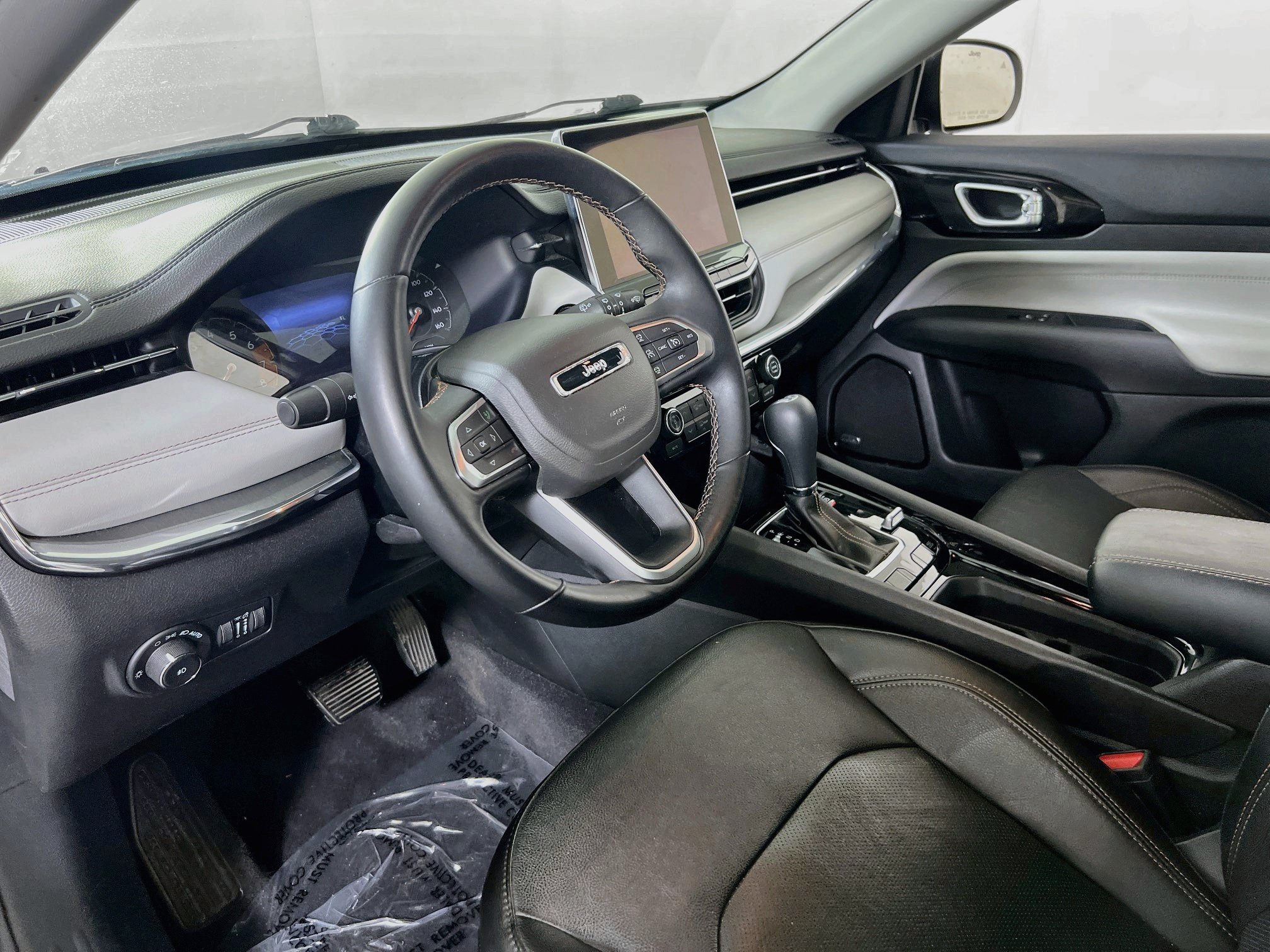 Used 2022 Jeep Compass Limited w/ Sun and Sound Group AWD/4WD image 9