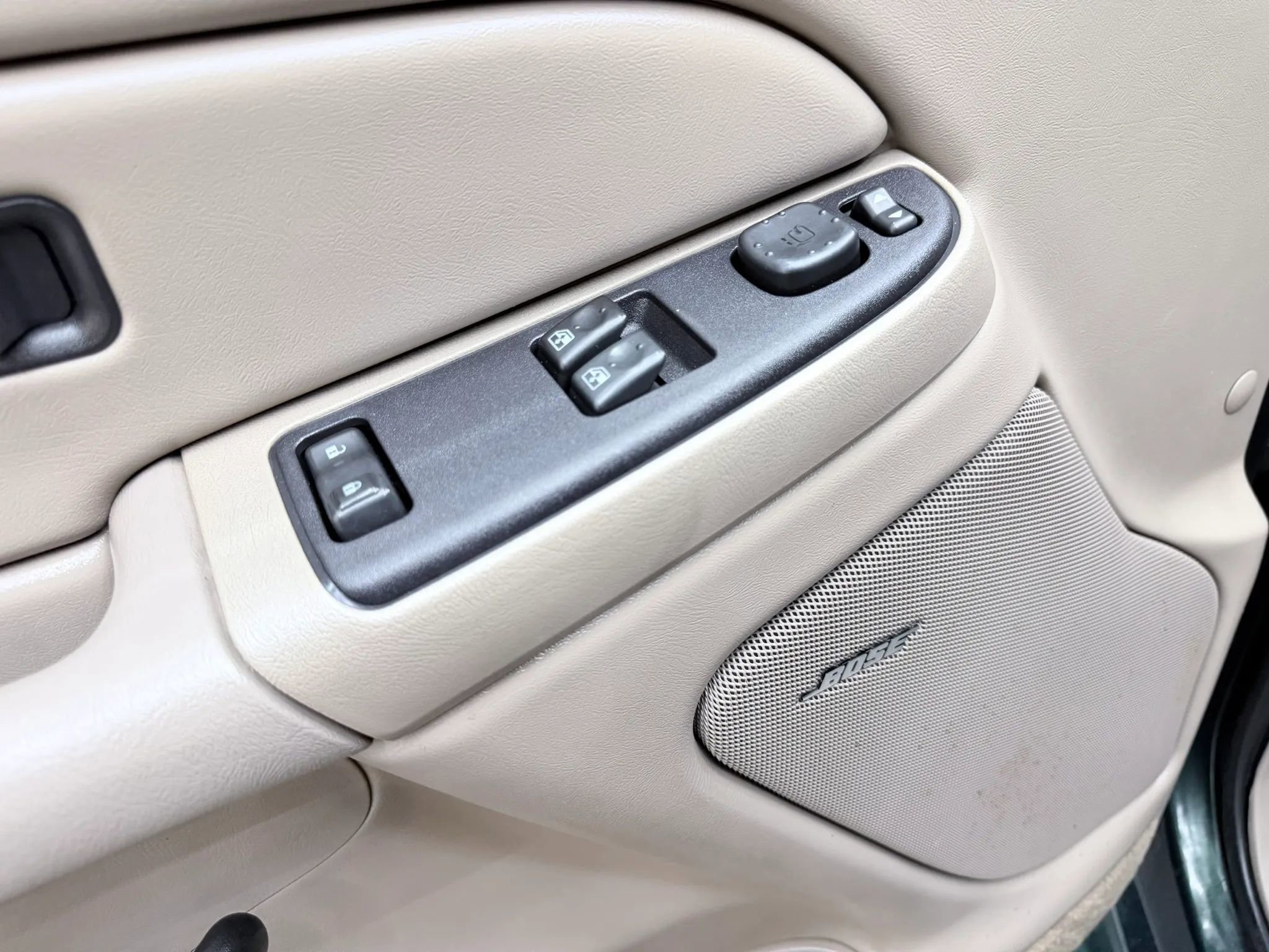 Used 2005 GMC Sierra 2500 SLT AWD/4WD image 9