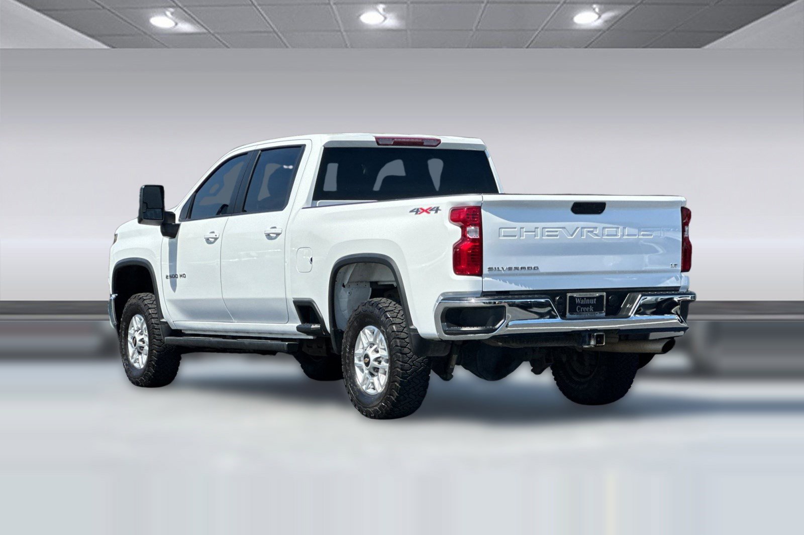 Used 2023 Chevrolet Silverado 2500 LT AWD/4WD image 3
