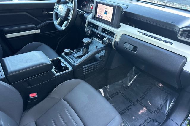 Used 2024 Toyota Tacoma TRD Off-Road image 17