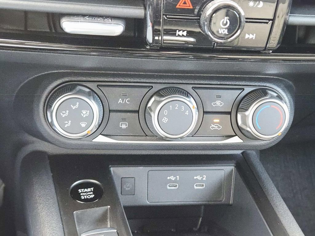 Used 2025 Nissan Kicks SV w/ Charging Package image 27