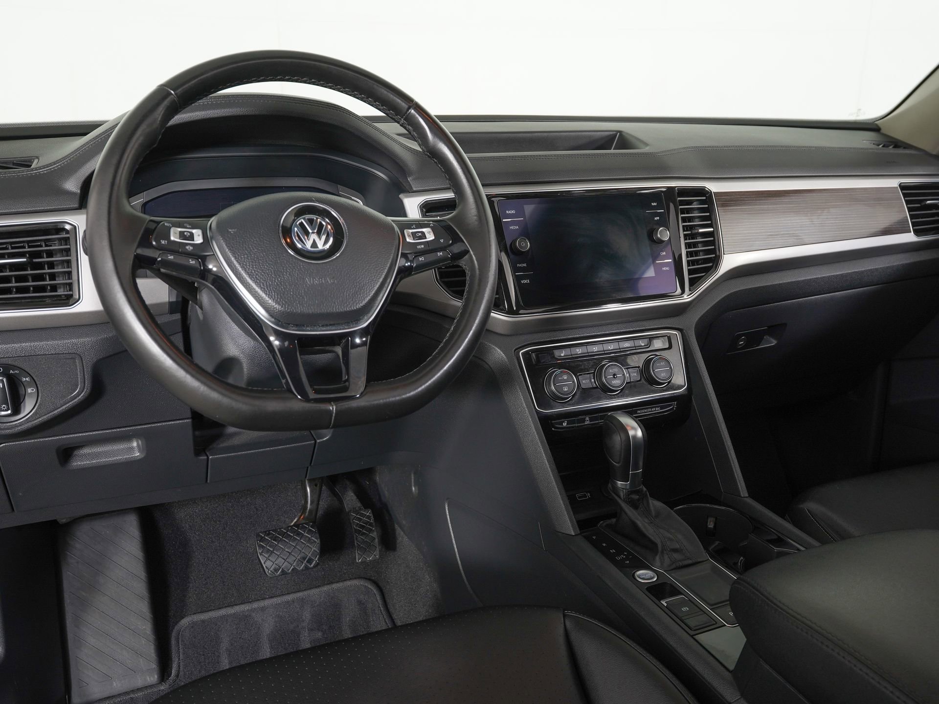 Used 2019 Volkswagen Atlas SEL FWD image 16