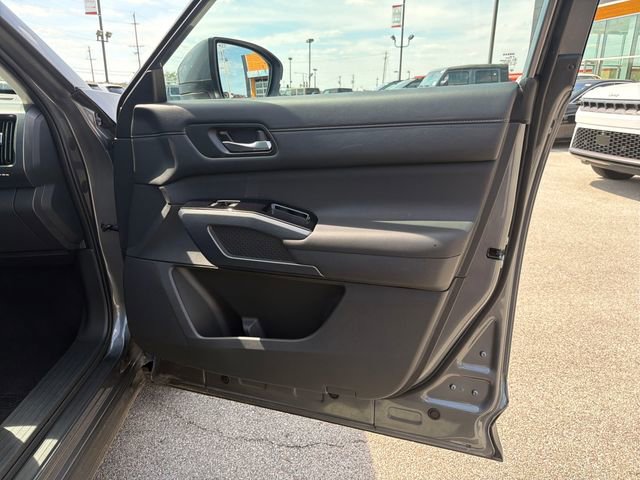 Used 2025 Nissan Pathfinder SL w/ Cargo Package image 35