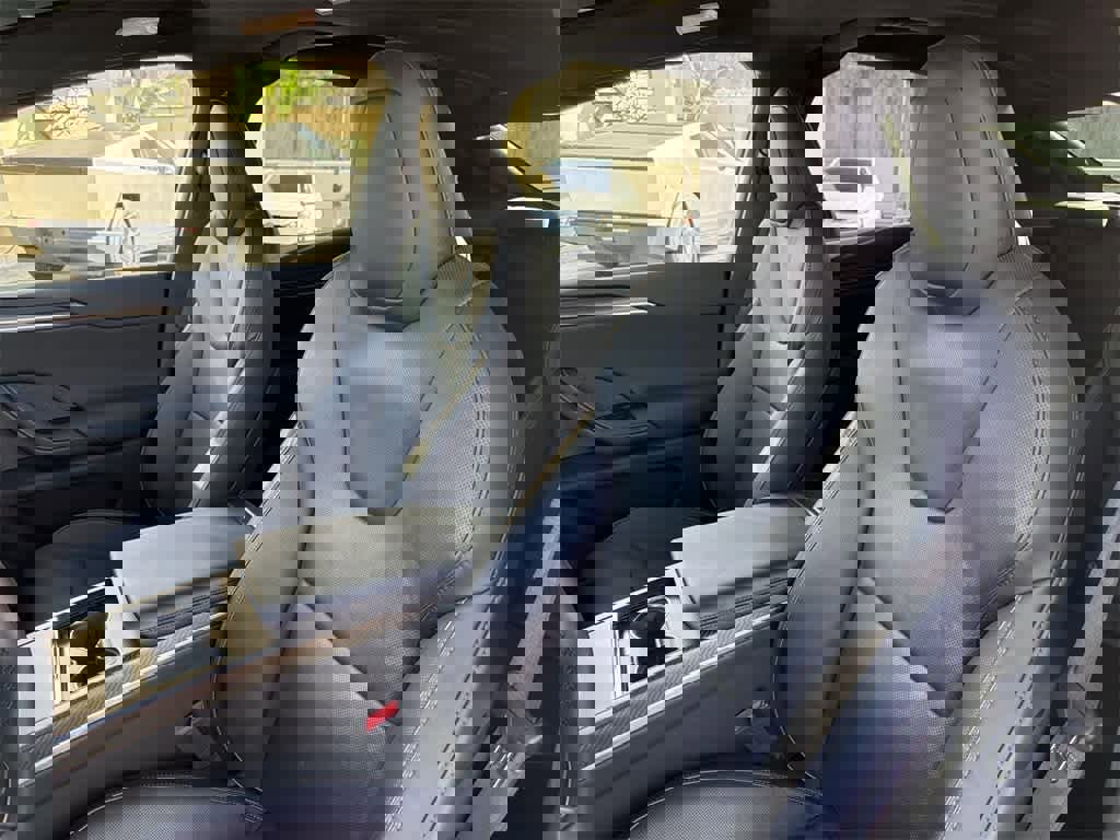 Used 2022 Tesla Model X Plaid image 28