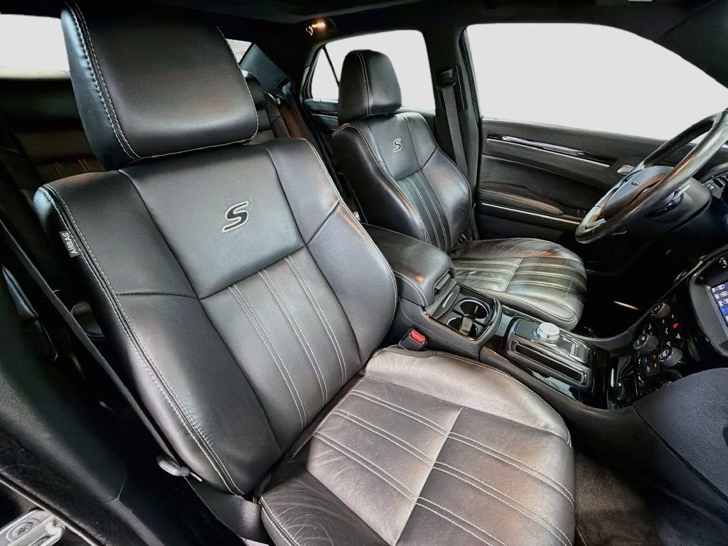 Used 2018 Chrysler 300 S w/ 300S Premium Group AWD/4WD image 25