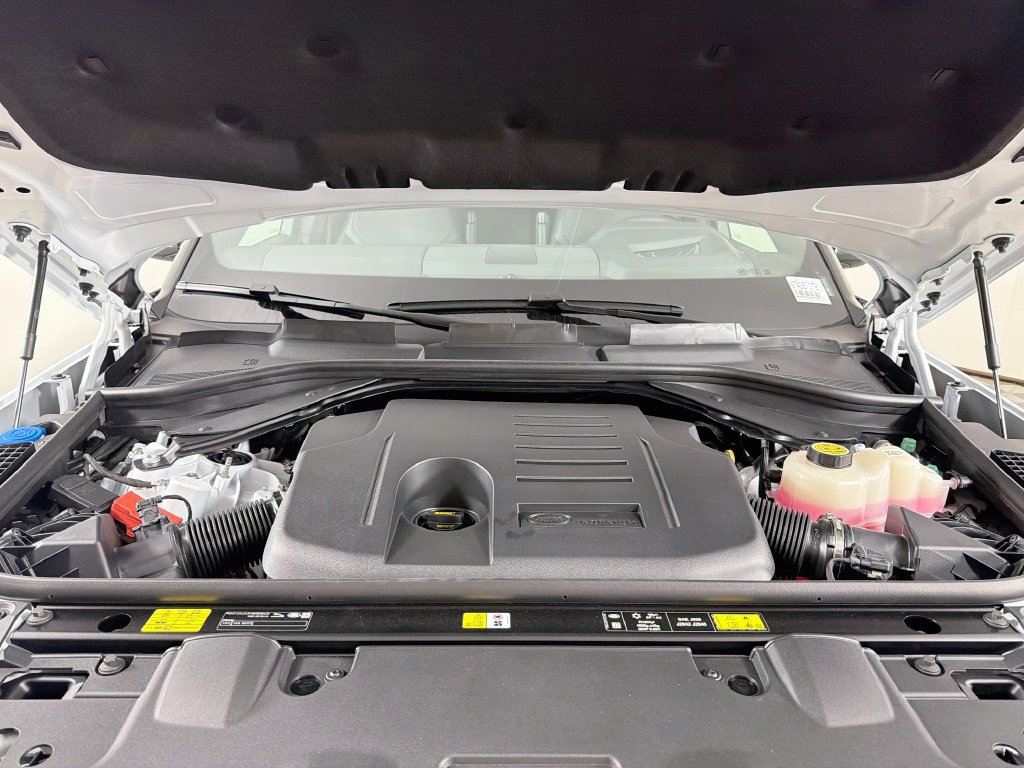 New 2026 Land Rover Range Rover Long Wheelbase SE AWD/4WD image 32