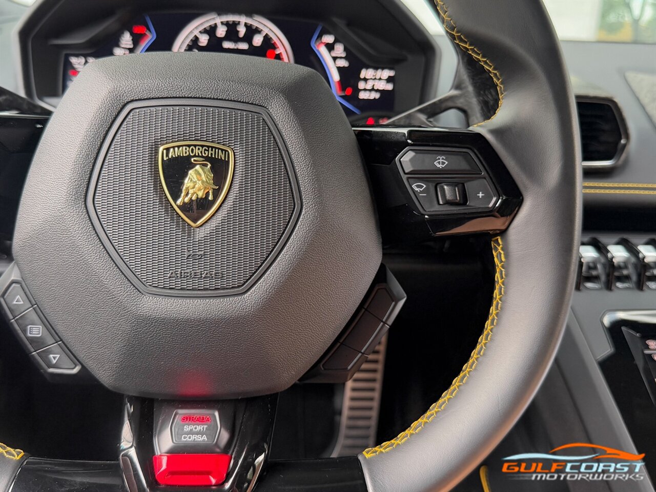 Used 2021 Lamborghini Huracan EVO RWD image 30